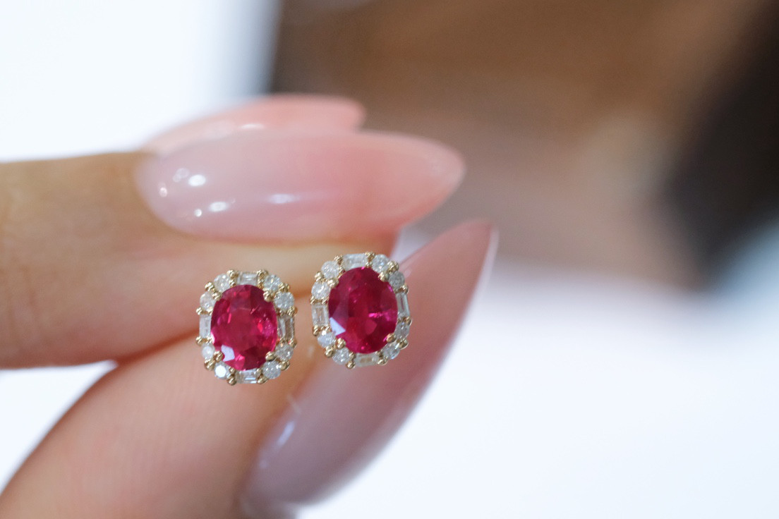 天然ダイヤモンド付きルビーピアスk18