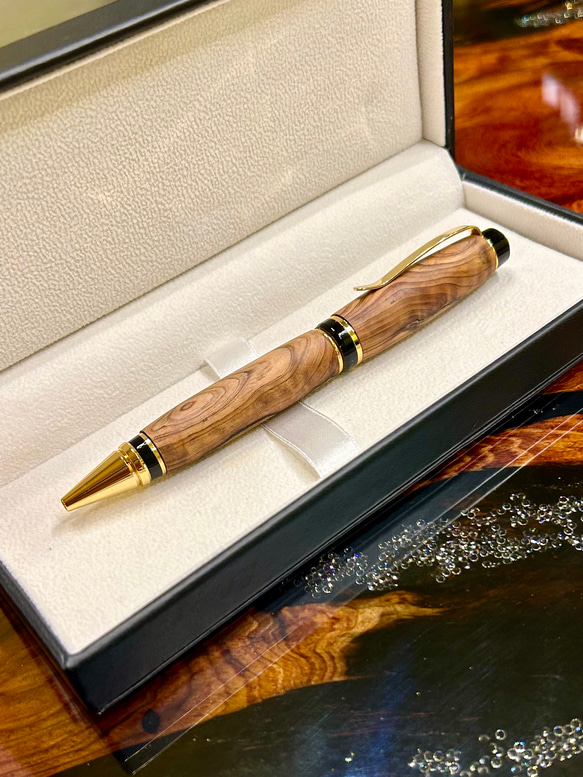 超希少・虎杢・光明杢・節・入り皮】屋久杉ボールペン CN1040