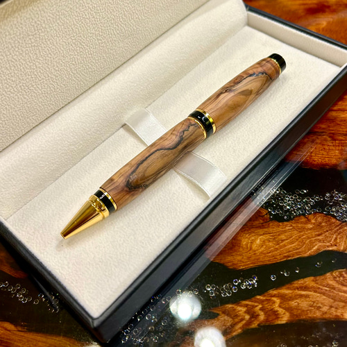 超希少・虎杢・光明杢・節・入り皮】屋久杉ボールペン CN1040