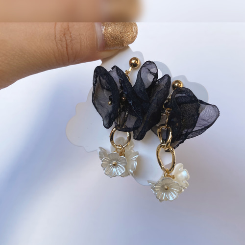 シフォンフラワー✖️白いフラワー【ピアス・イヤリング】 ピアス 