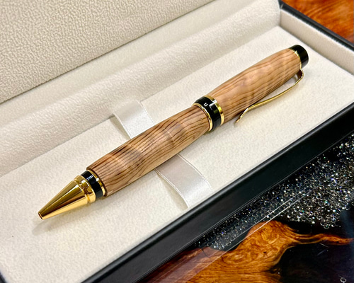 万年筆 屋久杉 虎杢 長寿の木】虎みたいな屋久杉虎杢・光明