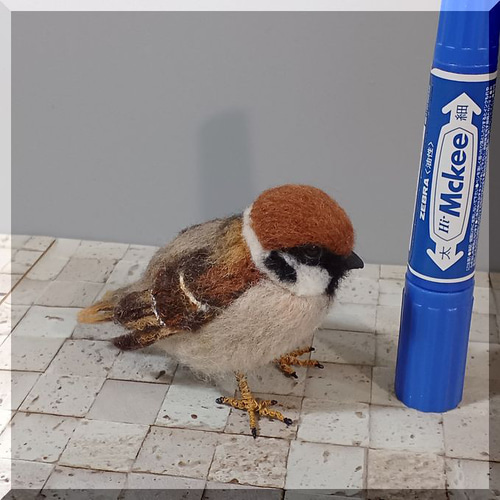 【羊毛フェルト】雀　鳥　羽広げ 再販】怒って羽を広げる雀 羊毛フェルト 自立 - Mowano'S GALLERY