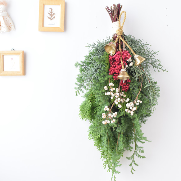 受付12月8日まで【生グリーンボリュームクリスマススワッグ】コーンフラワーとラグラス＊Creema限定 8枚目の画像