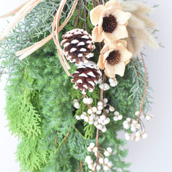 受付12月8日まで【生グリーンボリュームクリスマススワッグ】コーンフラワーとラグラス＊Creema限定 6枚目の画像