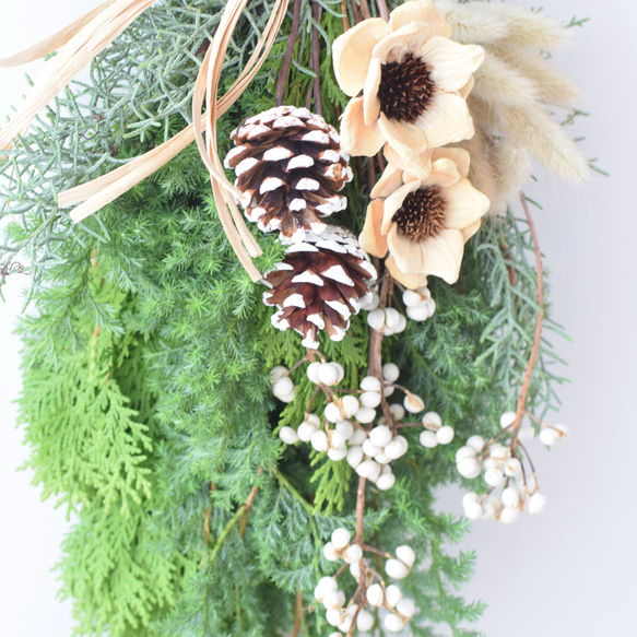 受付12月8日まで【生グリーンボリュームクリスマススワッグ】コーンフラワーとラグラス＊Creema限定 6枚目の画像