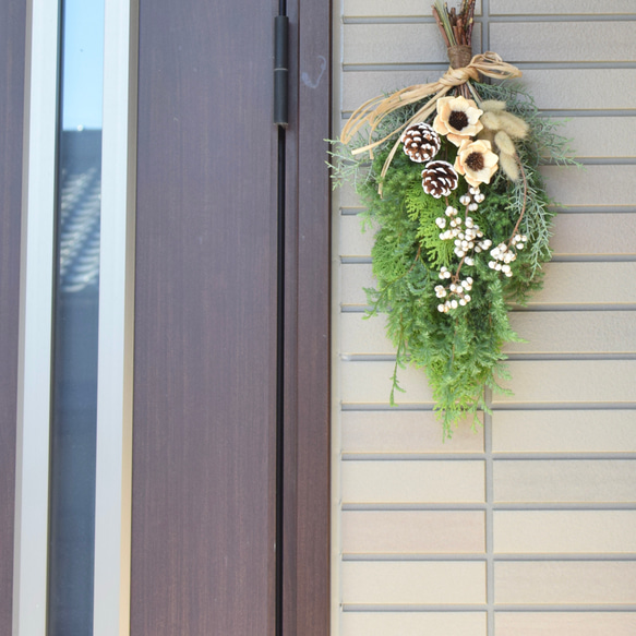 受付12月8日まで【生グリーンボリュームクリスマススワッグ】コーンフラワーとラグラス＊Creema限定 7枚目の画像