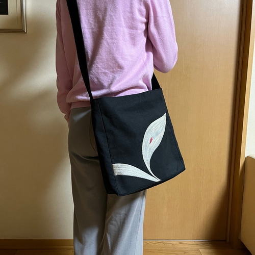 帯リメイク 個性が光る黒ショルダー ショルダーバッグ 母のハンドメイド店 通販｜Creema(クリーマ) 18496352