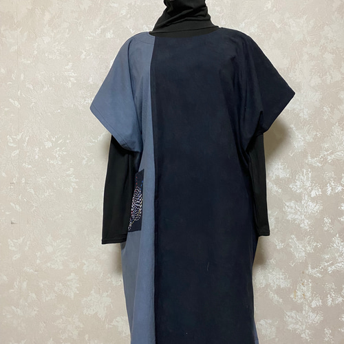 220.黒染めチュニック(襟はVネックとラウンド)刺し子＊型染め＊赤染め 