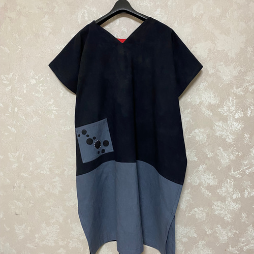 220.黒染めチュニック(襟はVネックとラウンド)刺し子＊型染め＊赤染め 