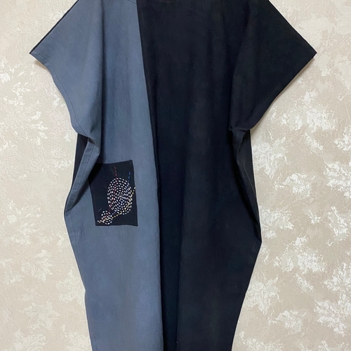 220.黒染めチュニック(襟はVネックとラウンド)刺し子＊型染め＊赤染め 