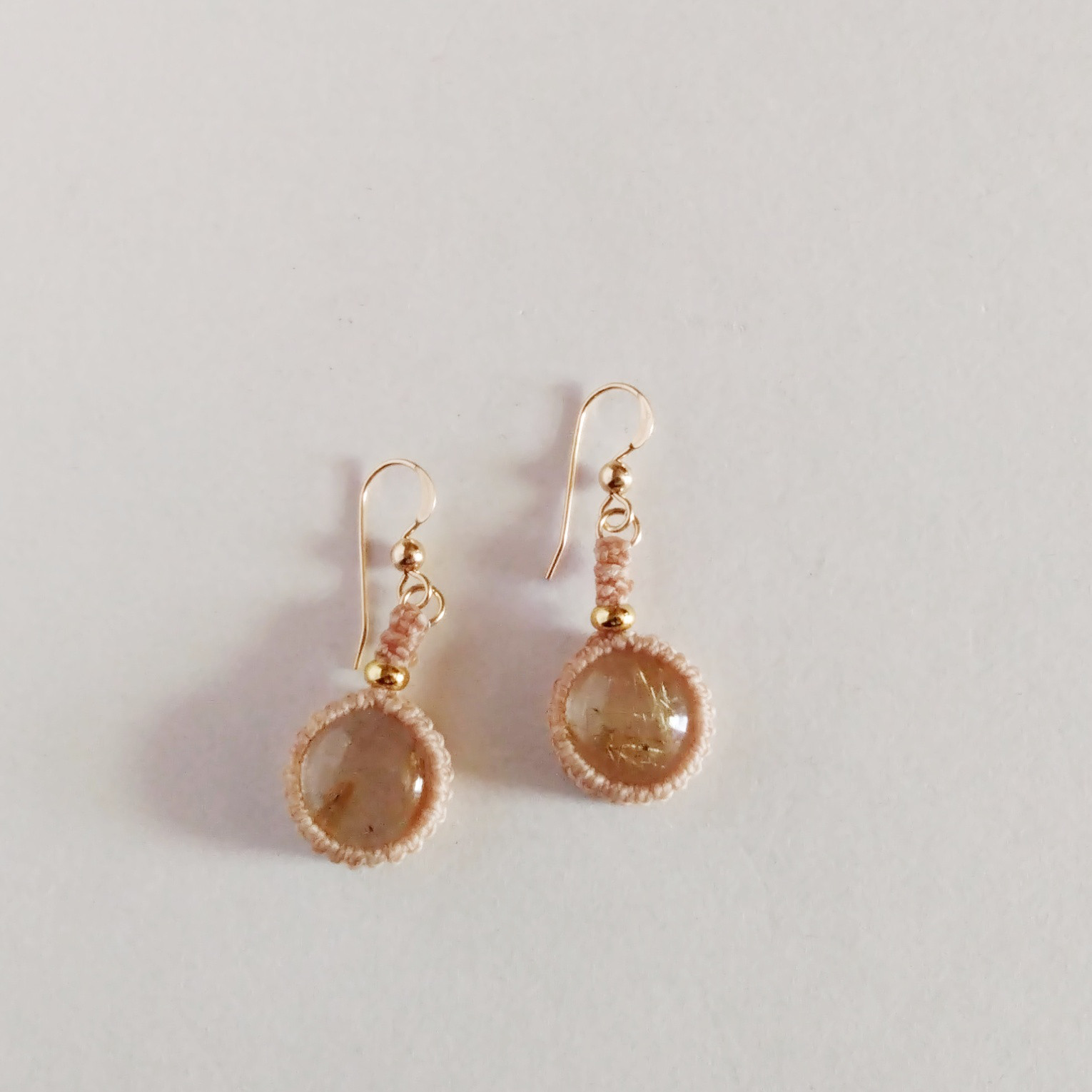 ルチルクォーツ マクラメピアス