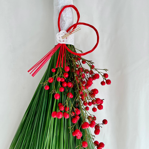 結び柳で縁起良く お多福南天と若松を添えた 和モダンな お正月 御飾り しめ飾り 結び柳で縁起良く お多福南天と若松を添えた 和モダンな お正月