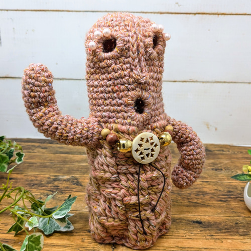 かぎ針編みのハニワちゃん（インカローズ） あみぐるみ Nobuko Tada