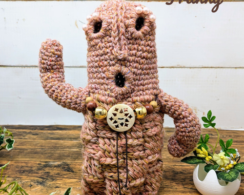 かぎ針編みのハニワちゃん（インカローズ） あみぐるみ Nobuko Tada