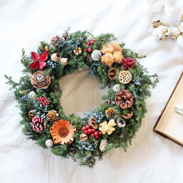 ラッピング無料！木の実たっぷりのクリスマスリース プリザーブド