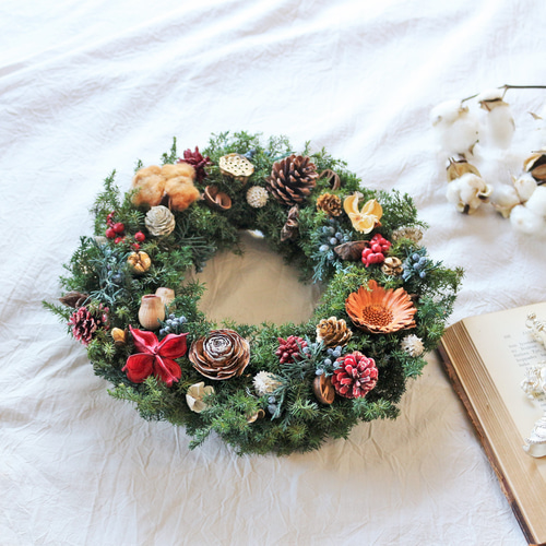 ラッピング無料！木の実たっぷりのクリスマスリース プリザーブド