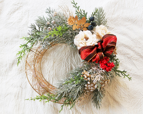 7.クリスマスハーフリース ずっと飾れる♡クリスマスリースのハーフリース☆赤いリボン アート