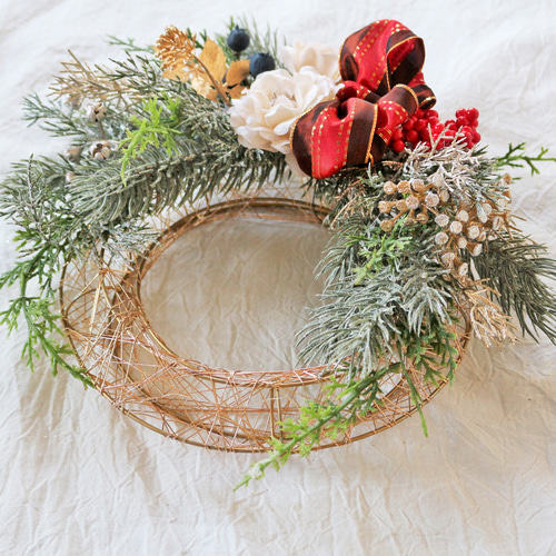 ずっと飾れる♡クリスマスリースのハーフリース☆赤いリボン アート