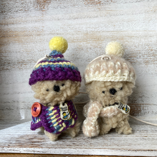 小さいモフ犬（ベージュ）＊白ニット帽＆マフラー付き ぬいぐるみ