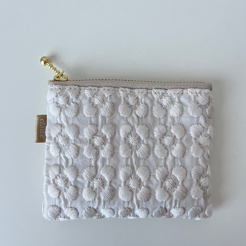 プルメリア　ファスナーポーチ　ハンドメイド 10cmファスナーのミニポーチ ☆ プルメリア刺繍生地☆マッシュルーム