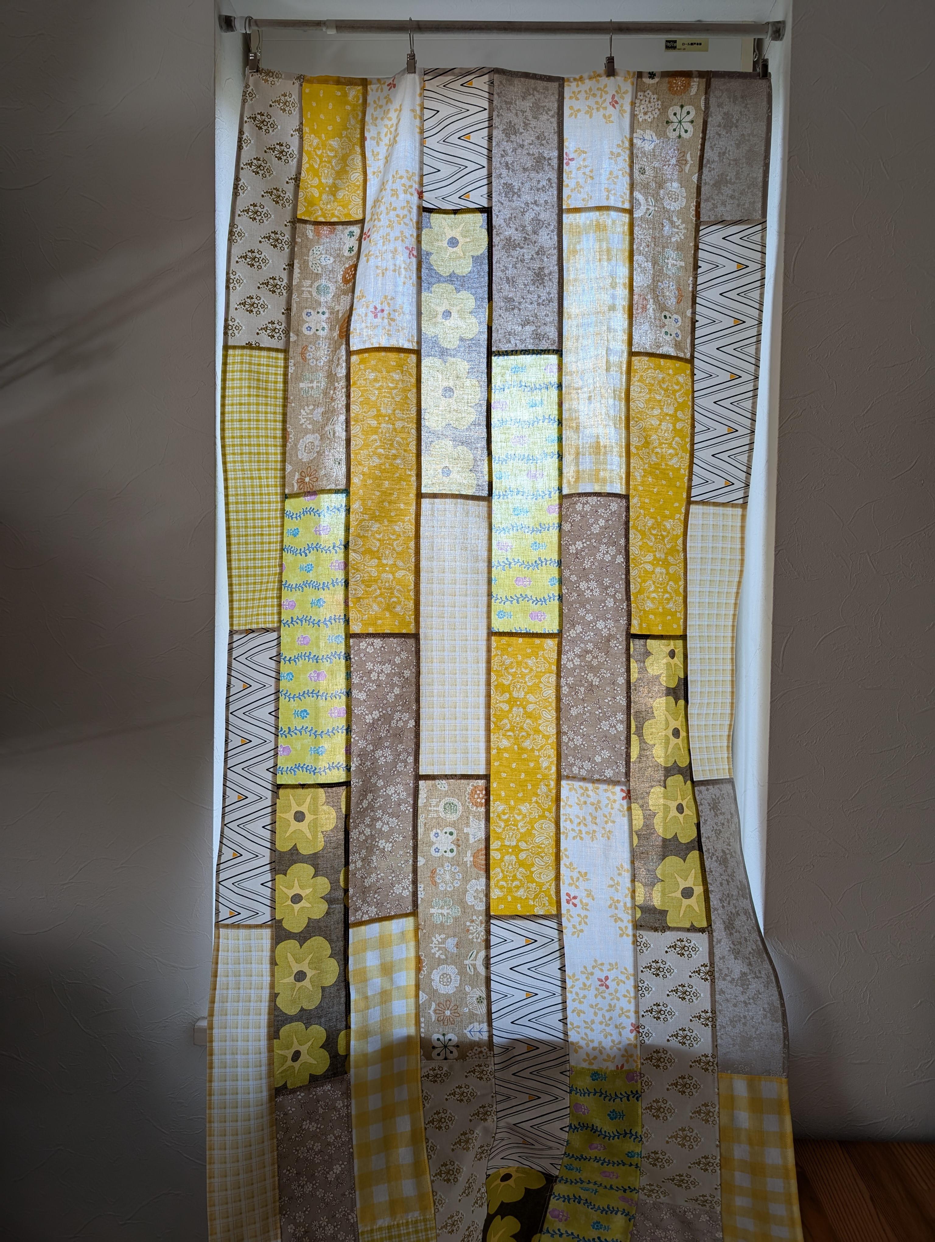 ❤定番人気のイエロー❤爽やか❤ポップカラー❤細長ランダムパッチワークカーテン　★60×135★