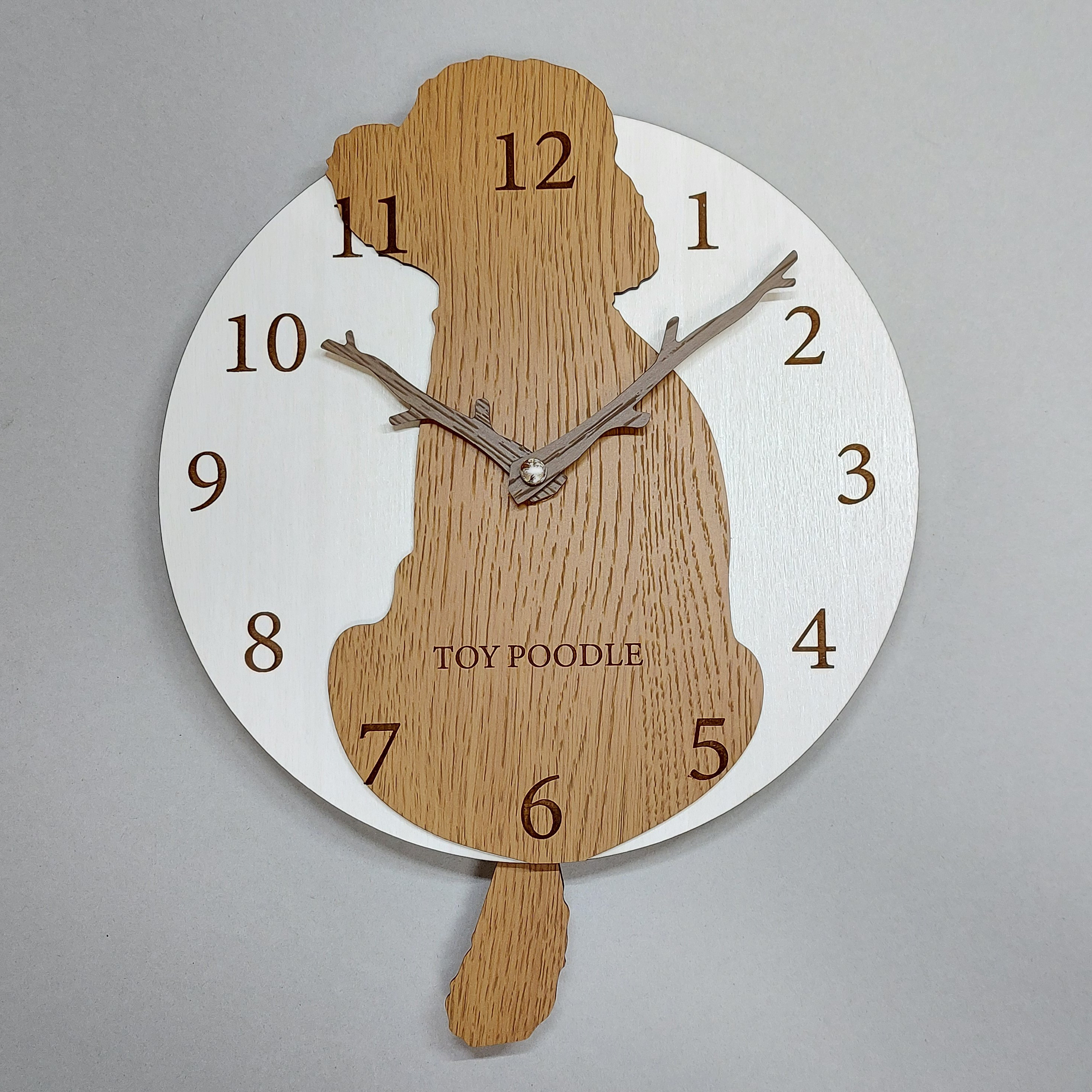 大判【限定値下げ3000円引き】【静音タイプに変更可】名入れ・文字入れ　しっぽが振り子　掛け時計 トイプードル　レッド