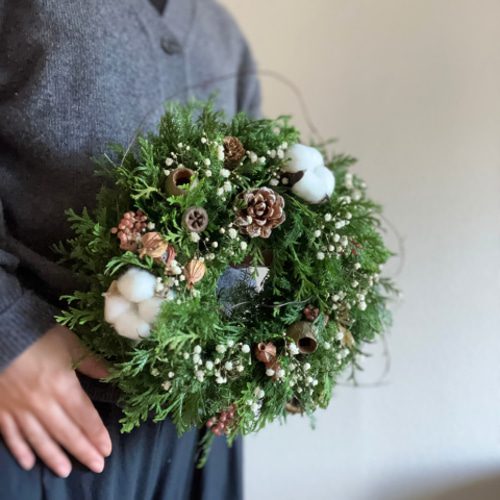 クリスマスリース ナチュラル グリーン 白 シック 針葉樹 カスミソウ