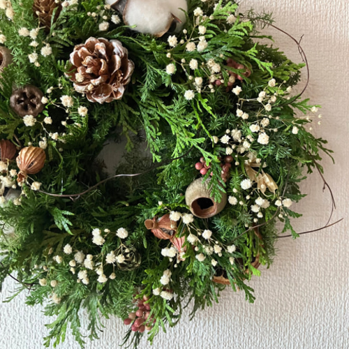 クリスマスリース ナチュラル グリーン 白 シック 針葉樹 カスミソウ