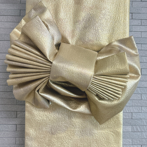 帯をリメイクした飾り結びのあるタペストリー 玄関に 床の間に お正月