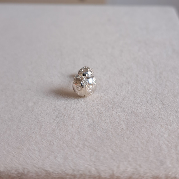 【 てんとう虫のピアス 】テントウムシ ピアス  縁起物 プレゼント 誕生日 お祝い 京都 3枚目の画像