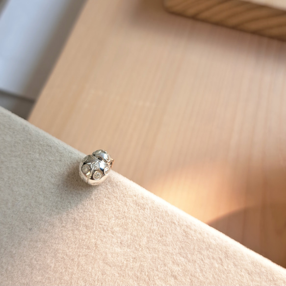 【 てんとう虫のピアス 】テントウムシ ピアス  縁起物 プレゼント 誕生日 お祝い 京都 2枚目の画像