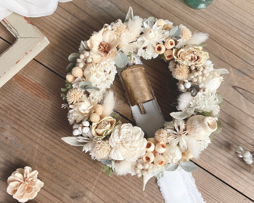 ベルが奏でるホワイトクリスマスリース リース acorire 通販 18498597