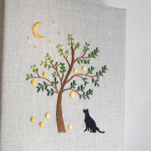 手刺繍・ファブリックパネル 「月が落ちた夜と猫」 その他インテリア