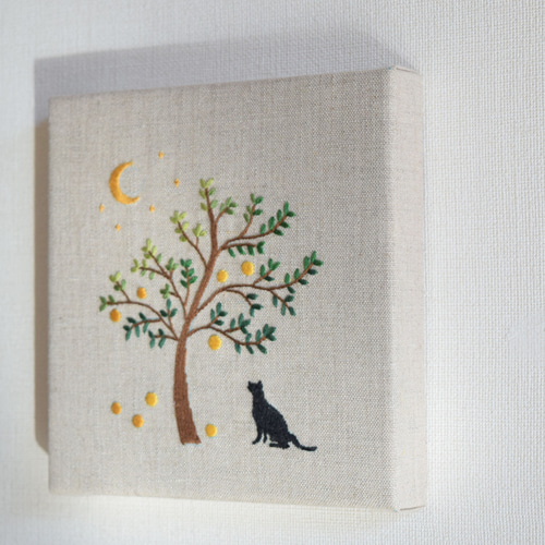 手刺繍・ファブリックパネル 「月が落ちた夜と猫」 その他インテリア