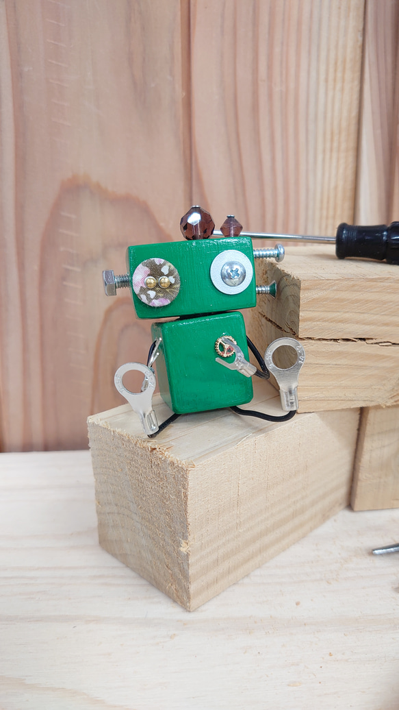 Little R」木製ロボット | iichi 日々の暮らしを心地よくする