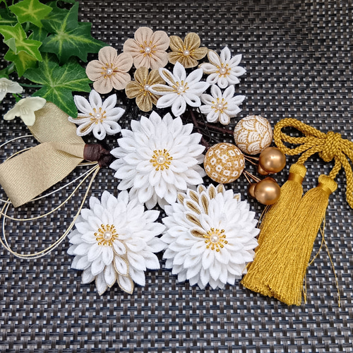 受注製作】成人式 髪飾り つまみ細工 ちりめん 白 金 七五三 卒業式