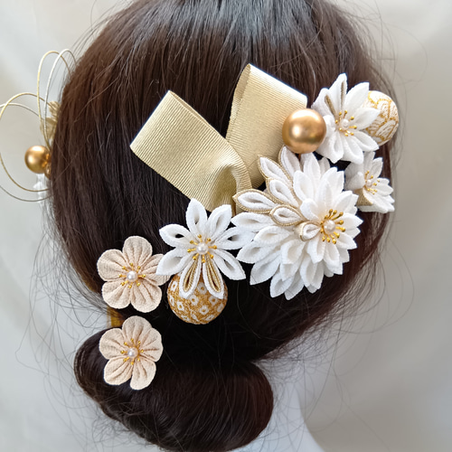 受注製作】成人式 髪飾り つまみ細工 ちりめん 白 金 七五三 卒業式