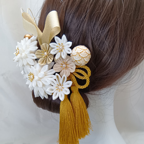 受注製作】成人式 髪飾り つまみ細工 ちりめん 白 金 七五三 卒業式