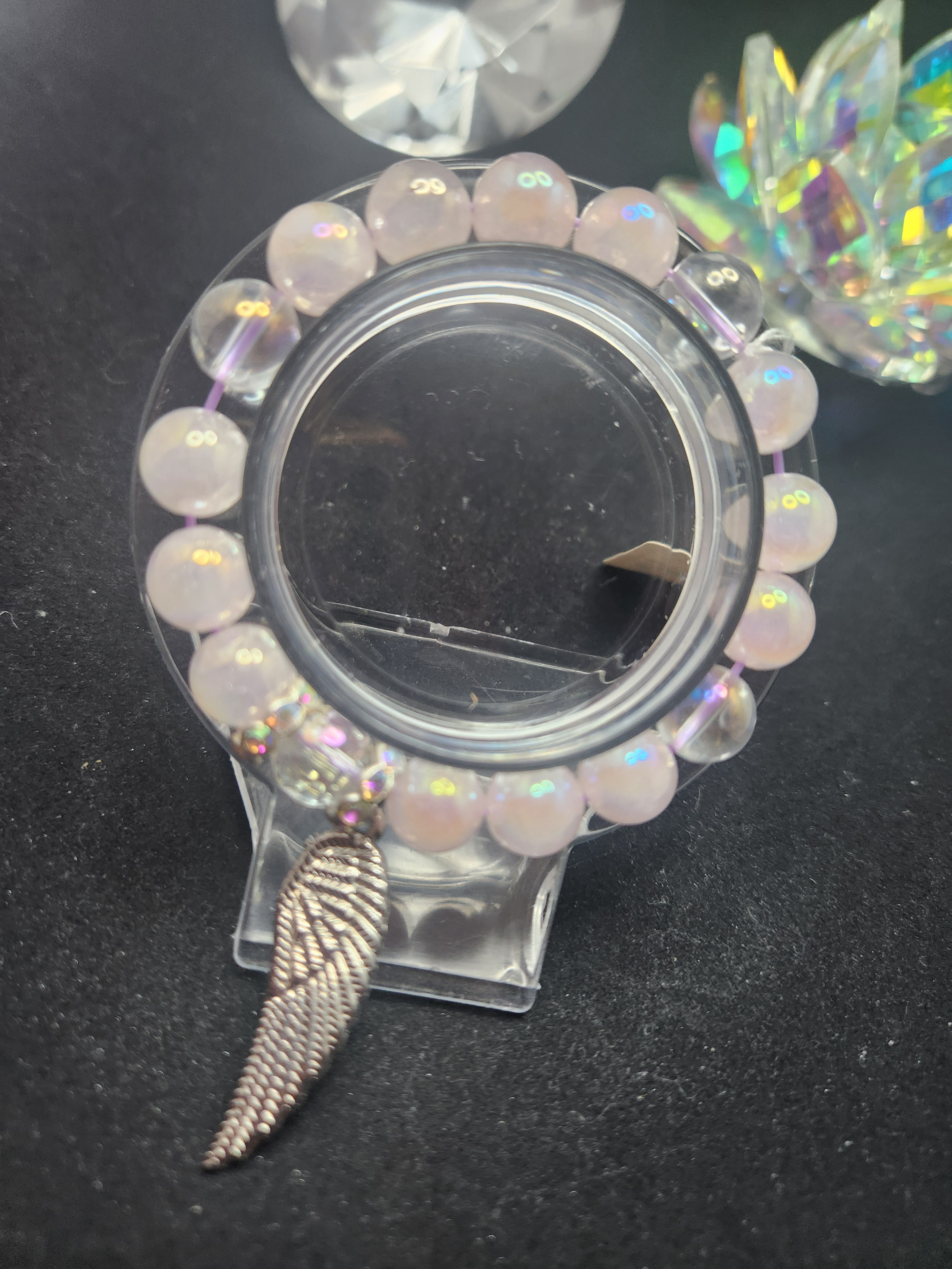 愛の泉天然石ブレスレット～羽根チャーム付き～