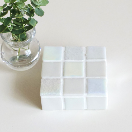 欄間　白　リメイク　ディスプレイ　店舗　彫刻　アートフレーム 光沢パールMix ホワイト モザイクタイルのディスプレイトレイ スクエア