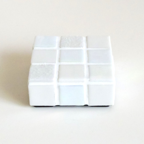 ⭐️【値下げ中】置物台　飾り台 光沢パールMix ホワイト モザイクタイルのディスプレイトレイ スクエア