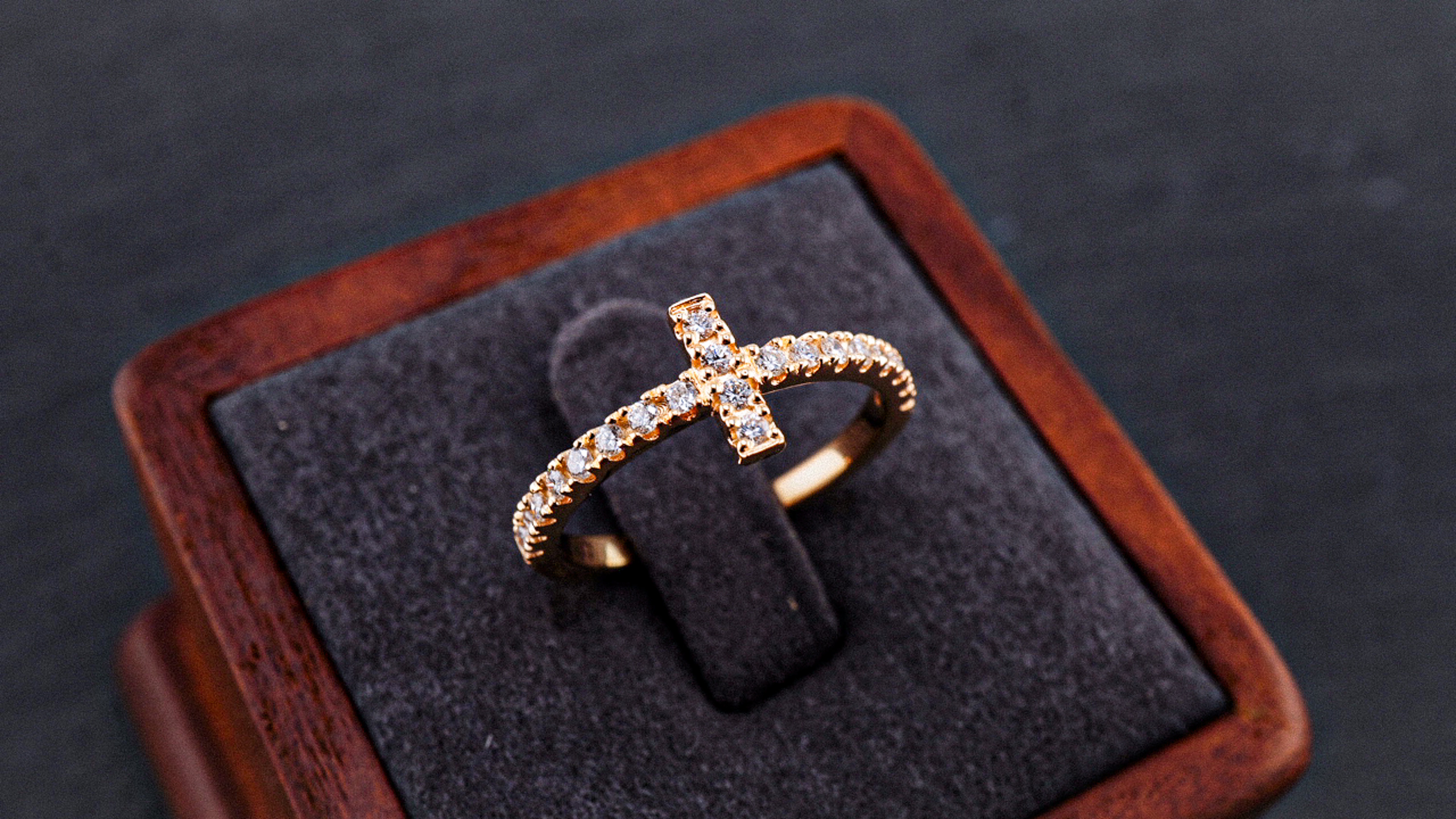 K18　天然ダイヤモンド　クロスリング　G-002