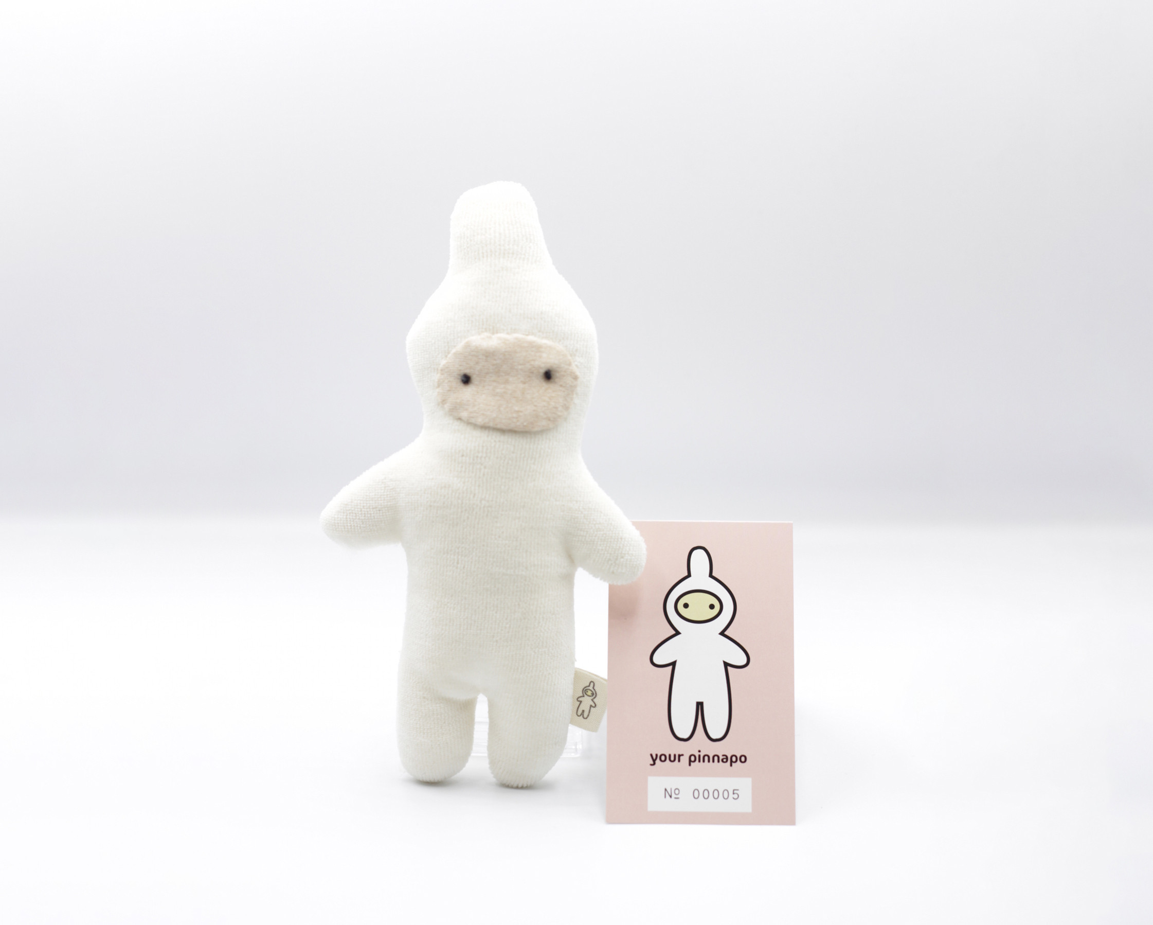 00005 ピンナポ オーガニックコットン鳴り鈴入りぬいぐるみ