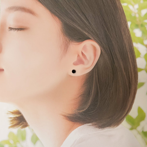 メンズライクなブラックスピネルの一粒ピアス】5mm / 黒 / 天然石