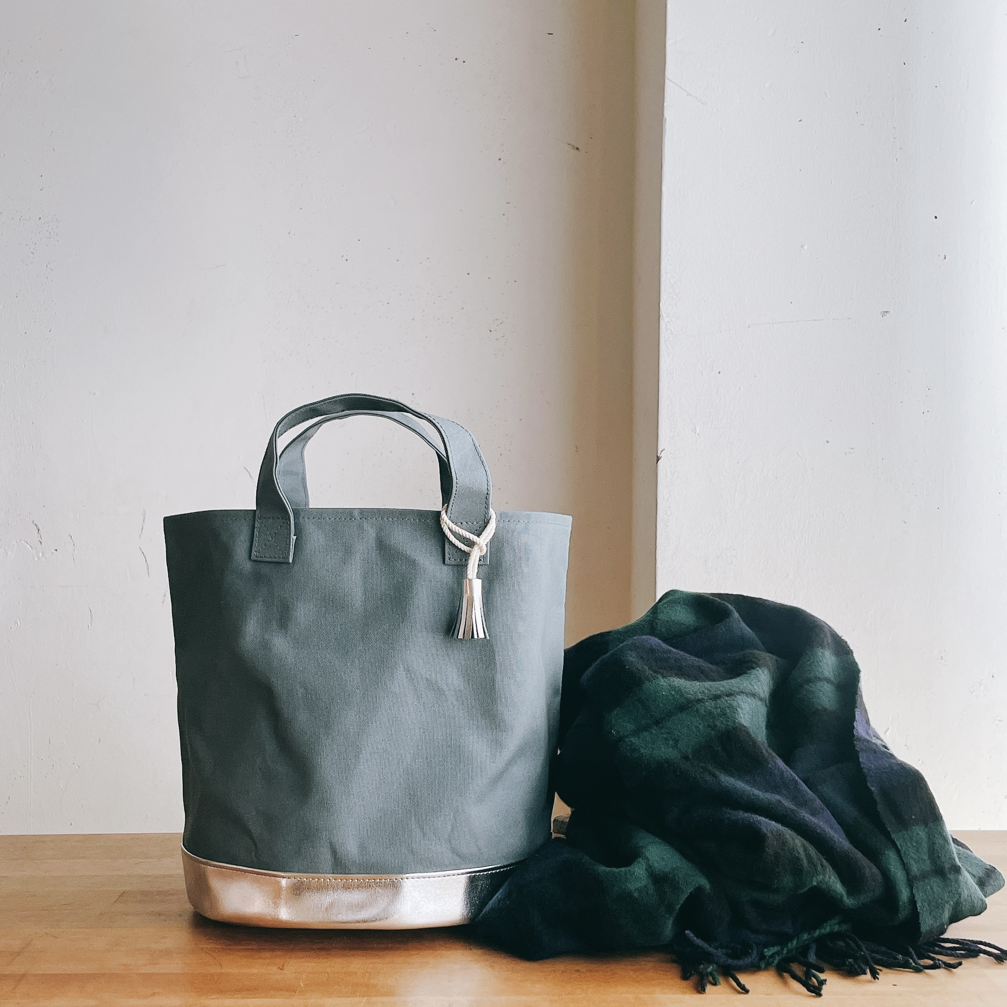 ［L］マルシェカゴのような帆布のバケツトート！ブルーグレー✕シルバー