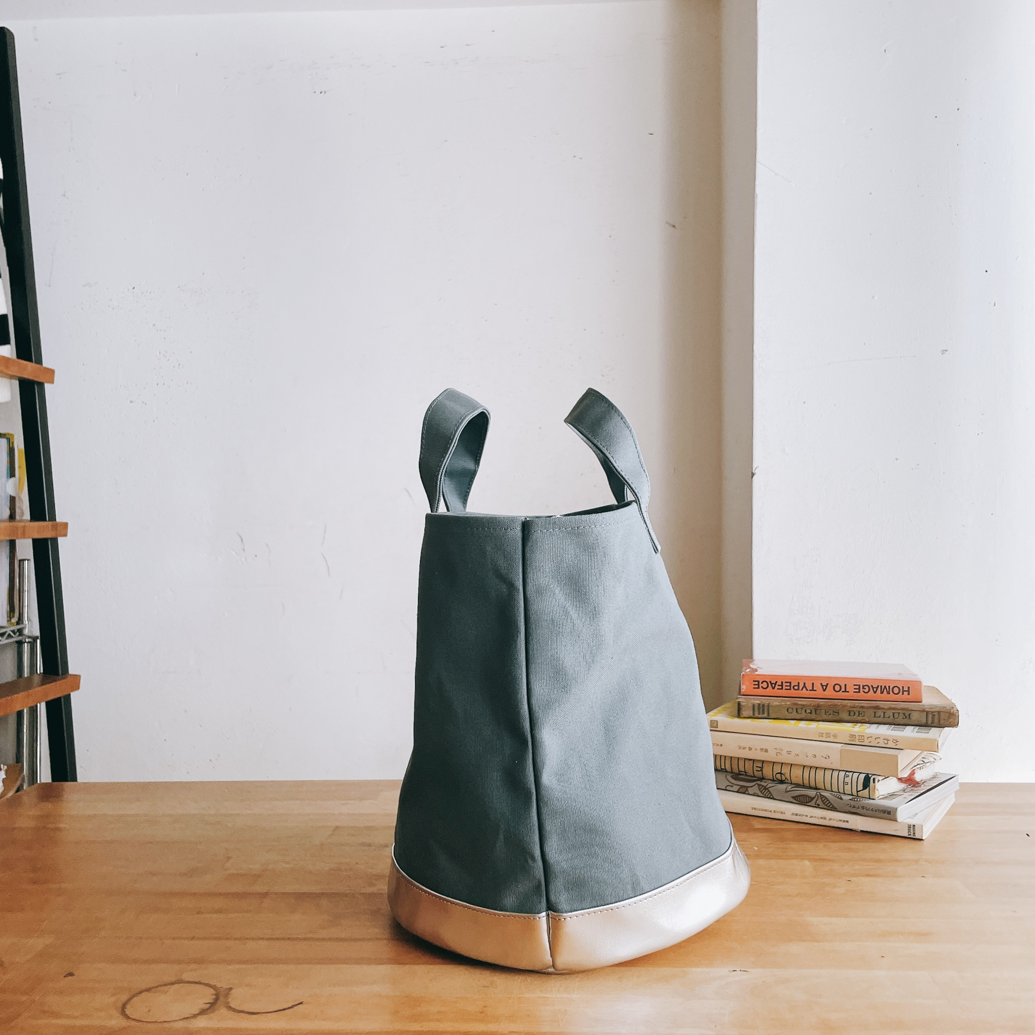 ［L］マルシェカゴのような帆布のバケツトート！ブルーグレー✕シルバー