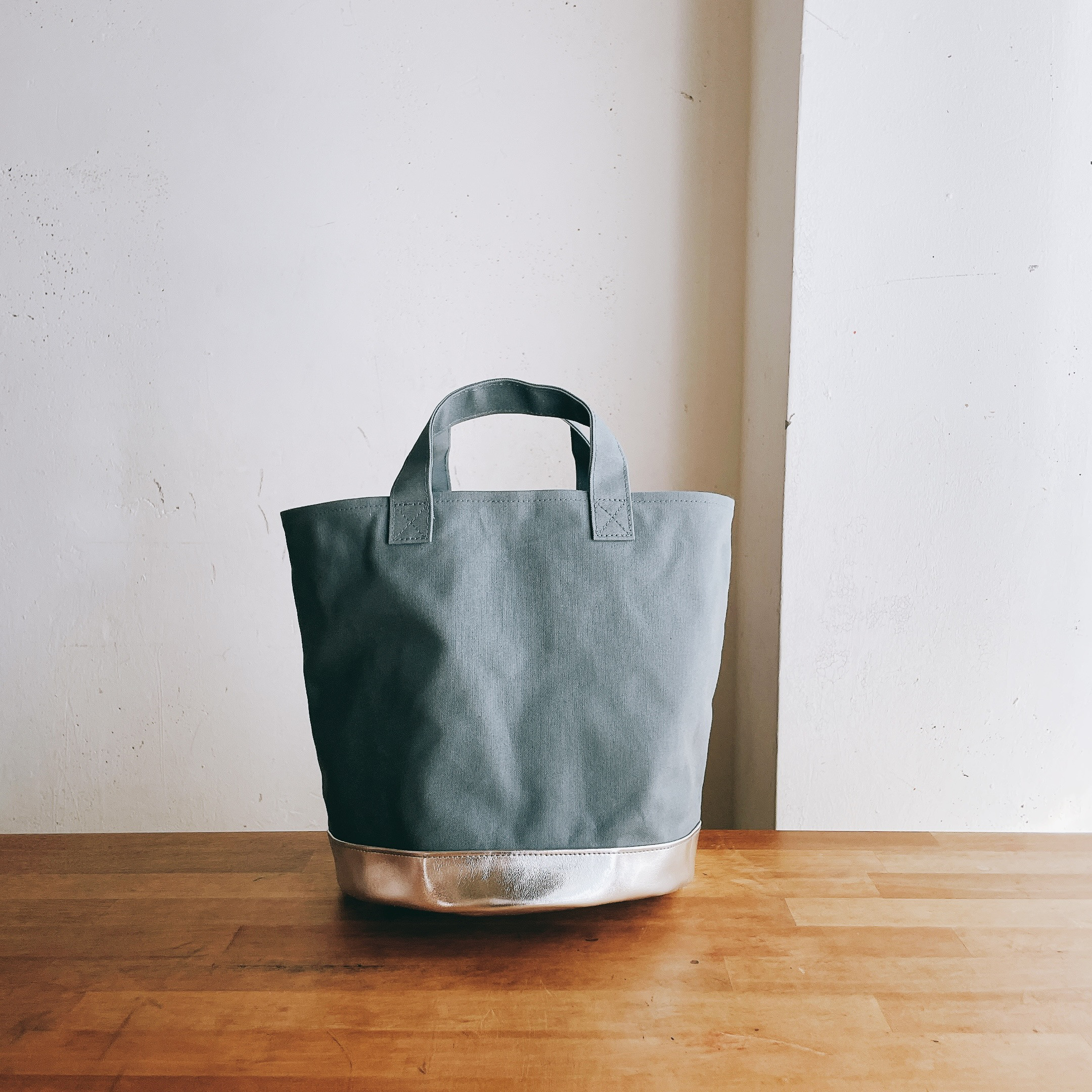 ［L］マルシェカゴのような帆布のバケツトート！ブルーグレー✕シルバー