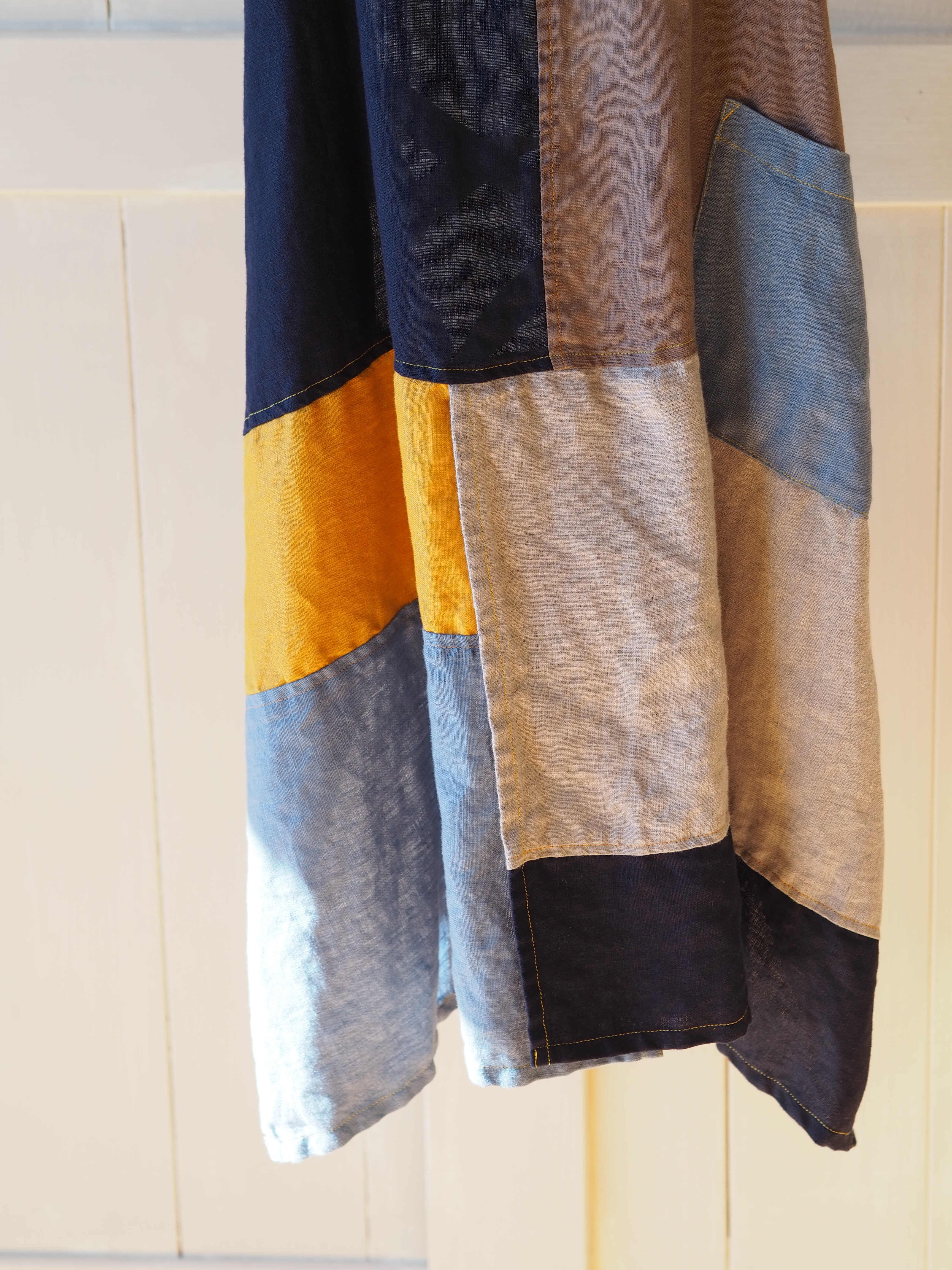 SALE■リネンツギハギエプロン■パッチワークデザイン／ナチュラルワークウェア／家事服・ガーデニングにも■