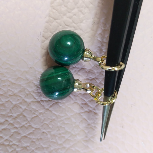 マラカイト 天然石 8mm 片穴ストーン ピアリングチャーム ピアス 