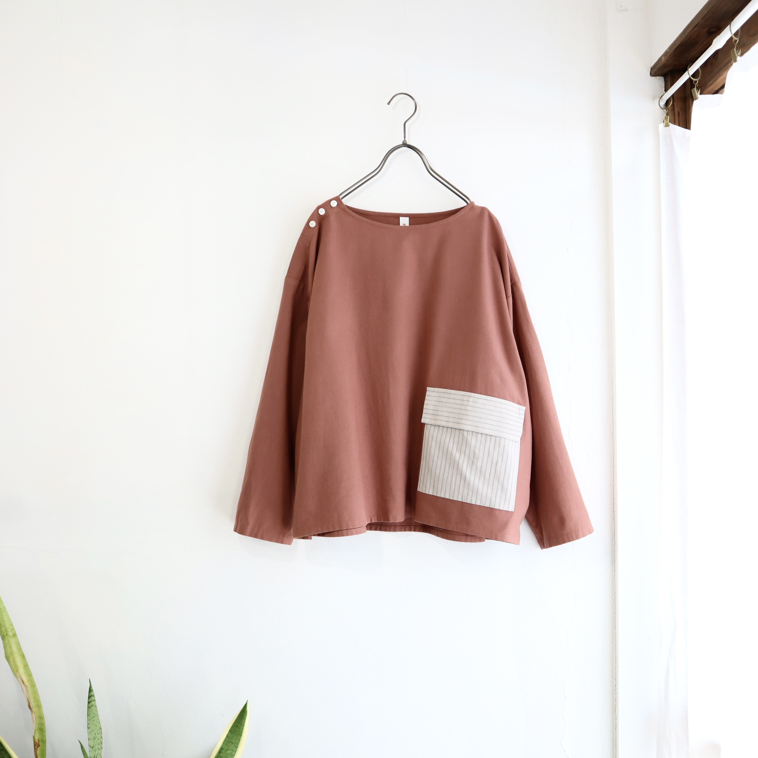 shoulder button pocket pull-over (pincotta)